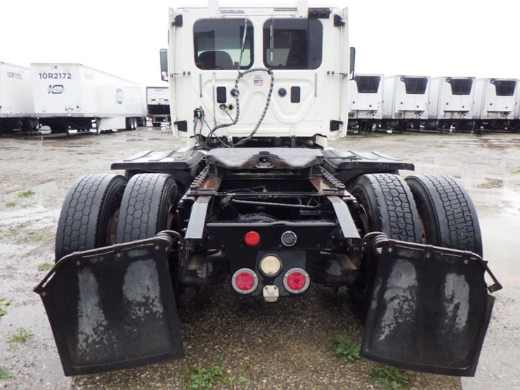 2016-freightliner-cascadia-125-image-8