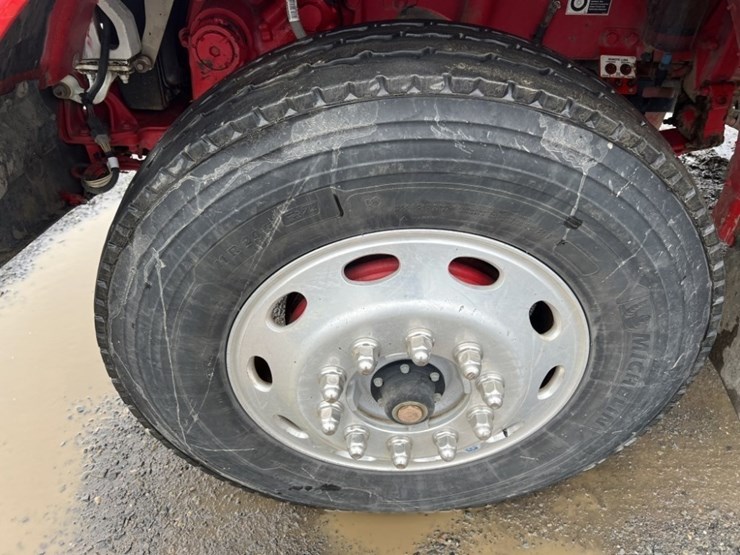 2017-peterbilt-389-image-13