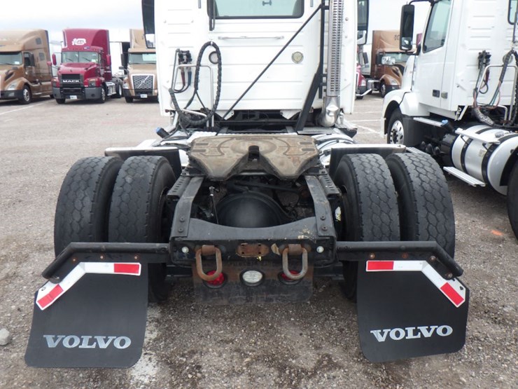 2012-volvo-vnl-300-image-6