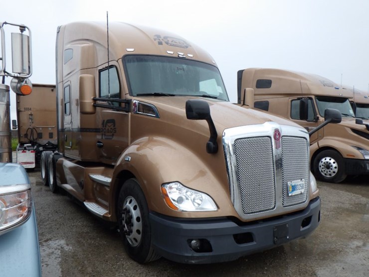 2022-kenworth-t680-image-3