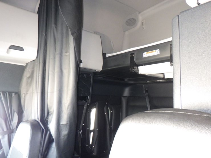 2024-freightliner-cascadia-126-image-21