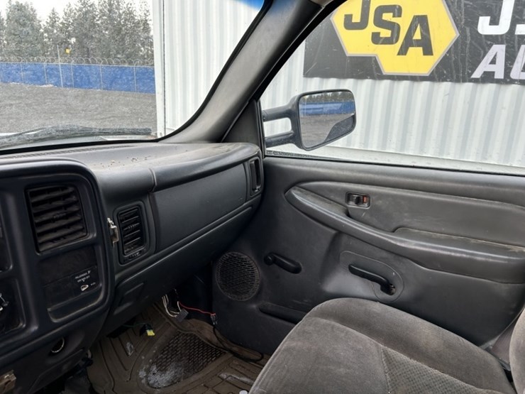 2006-chevrolet-silverado-3500-image-19