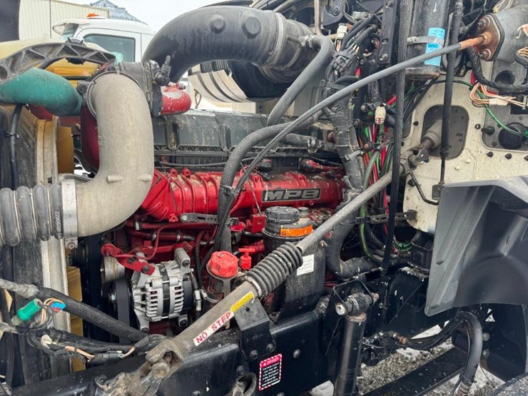 2018-mack-cxu613-day-cab-image-9