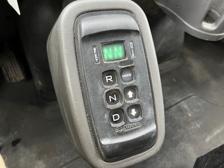 2013-international-7500-s/a-dump-truck-image-31