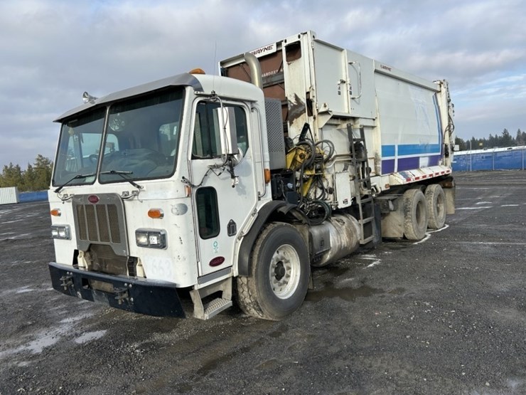 2014-peterbilt-320-image-1