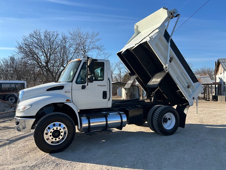 2013-international-durastar-4400-image-38