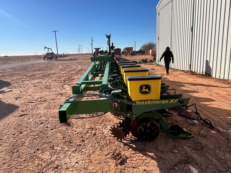 john-deere-1700-image-11