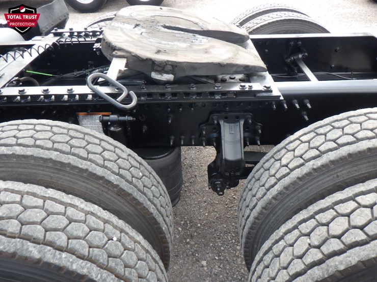 2020-volvo-vnl-760-image-16