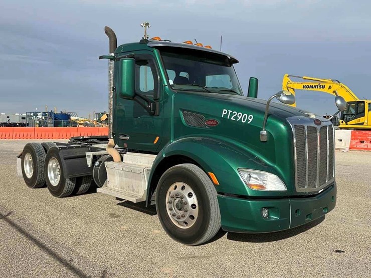 2016-peterbilt-579-image-4