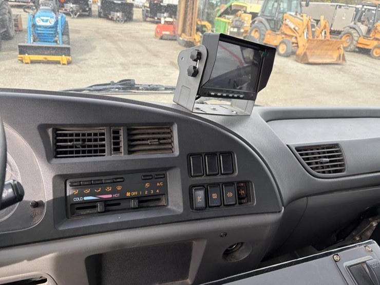 2009-gmc-t7500-image-14