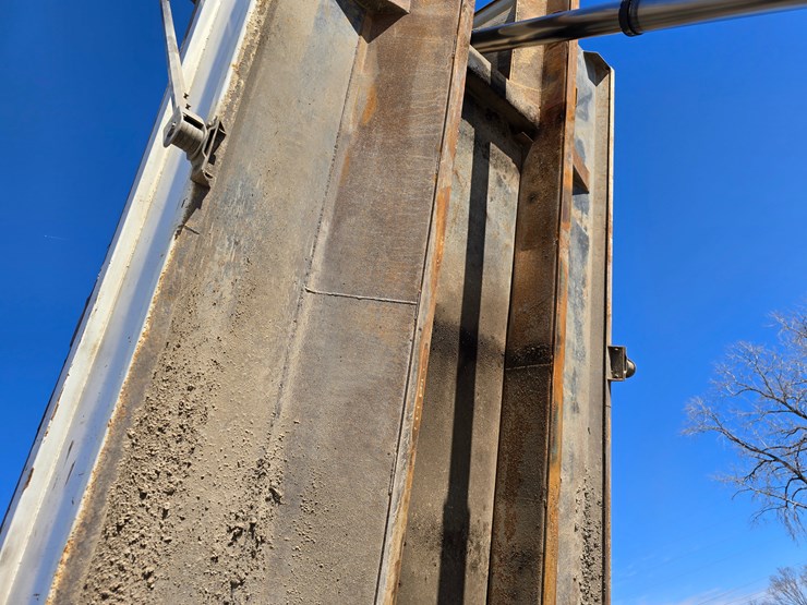 2001-mack-rd688s-image-69