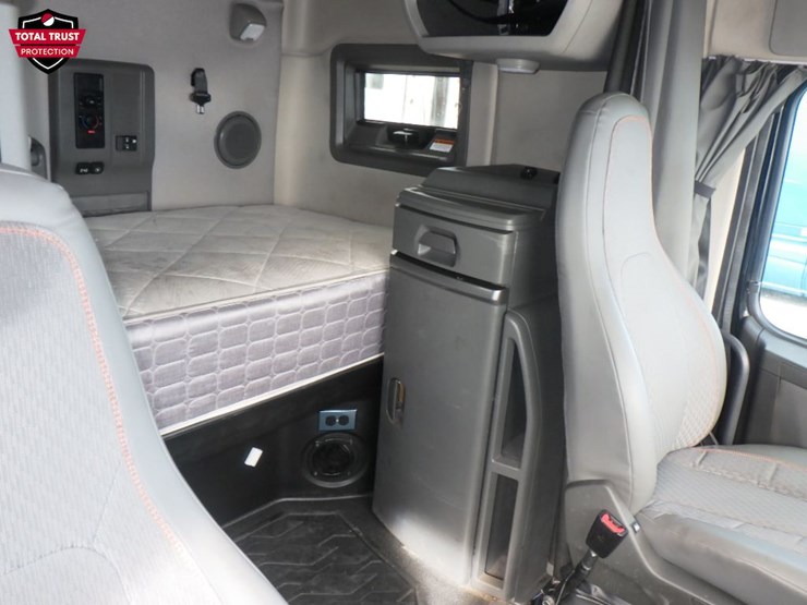 2020-volvo-vnl-760-image-5