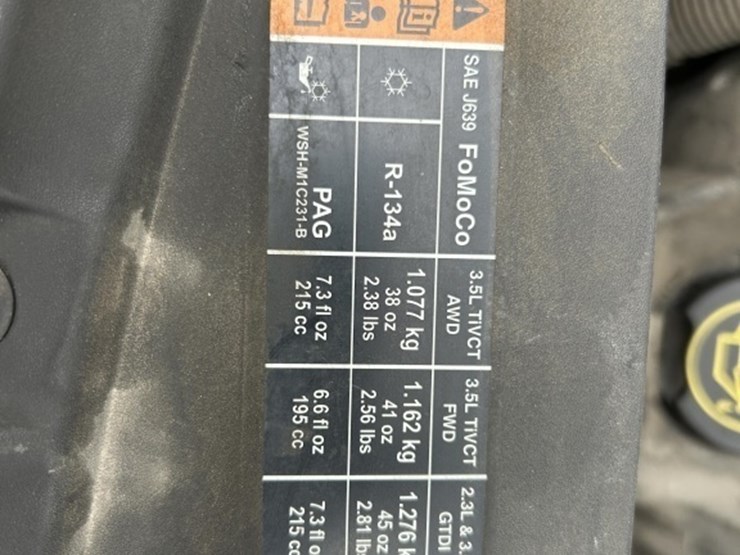 2016-ford-explorer-image-38