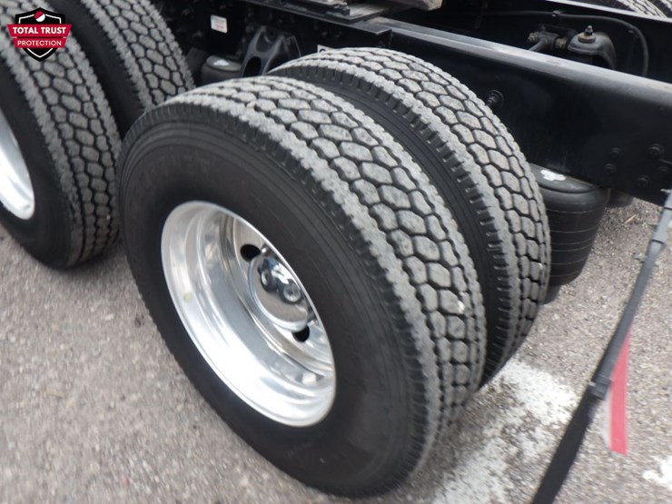 2020-kenworth-t680-image-11