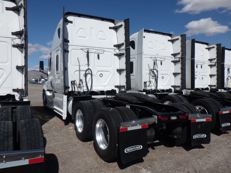 2024-freightliner-cascadia-126-image-14