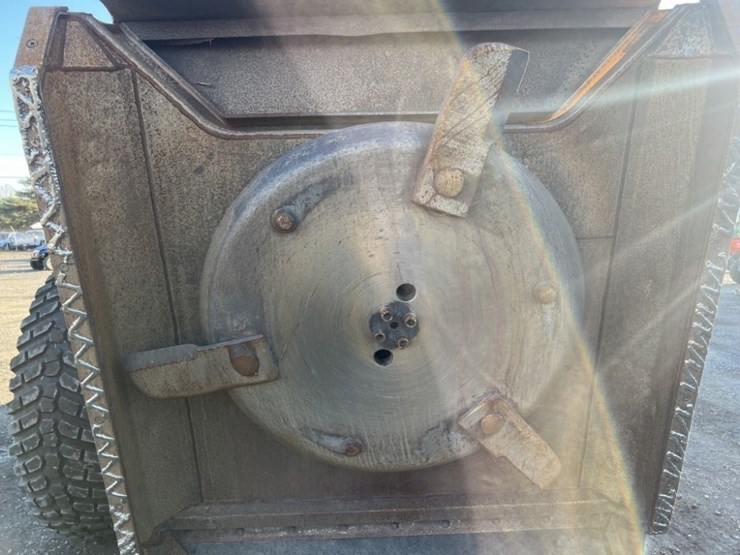 2015-john-deere-6125m-image-18