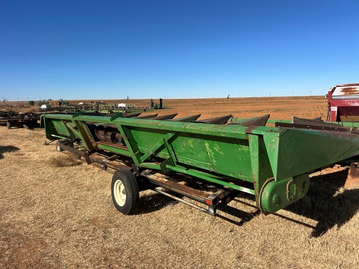 john-deere-845-image-9