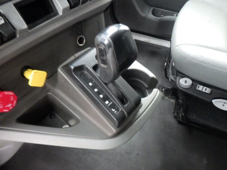 2016-kenworth-t680-image-22