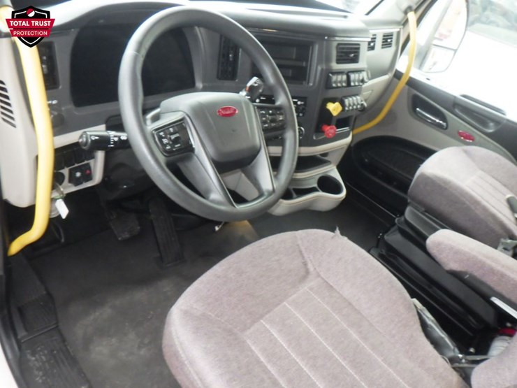 2022-peterbilt-579-image-15