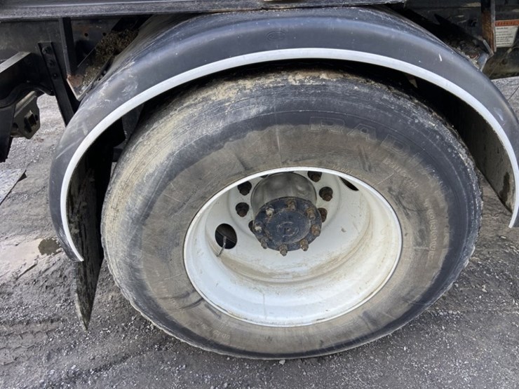 2005-freightliner-fc80-image-12