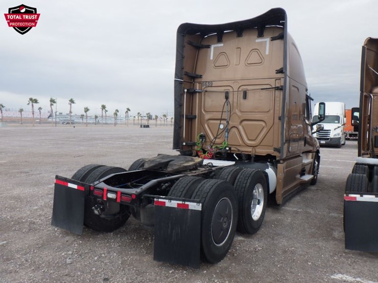 2023-freightliner-cascadia-126-image-7