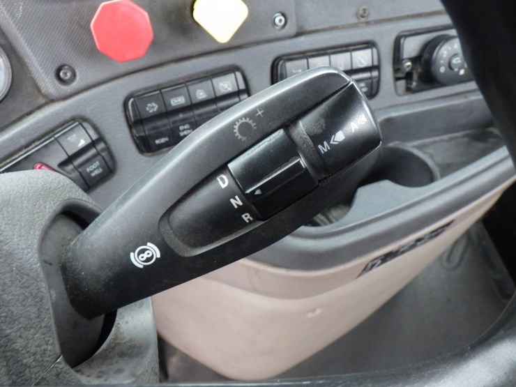 2015-freightliner-cascadia-113-evolution-image-16