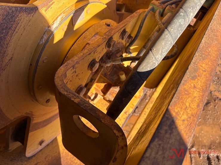 2005-caterpillar-cp-563e-image-9