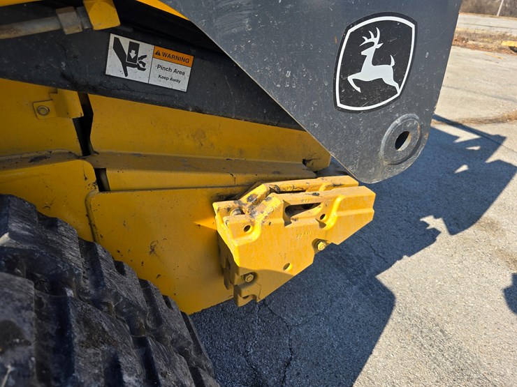 2012-deere-329d-image-33