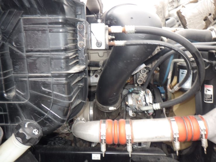 2015-freightliner-cascadia-113-evolution-image-23