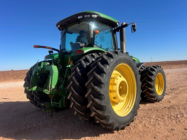 2010-john-deere-8320r-image-3
