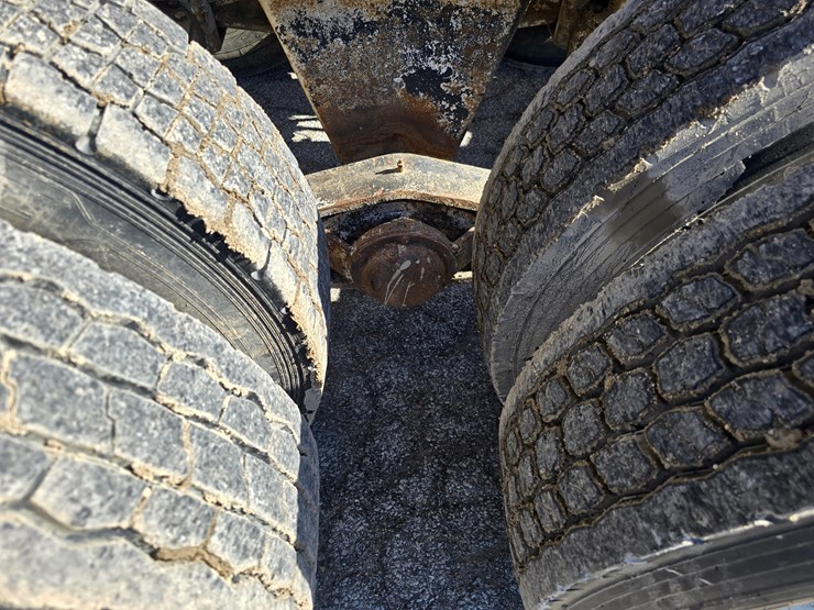 2001-mack-rd688s-image-77