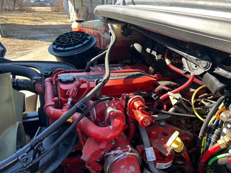 2018-freightliner-m2-106-image-27