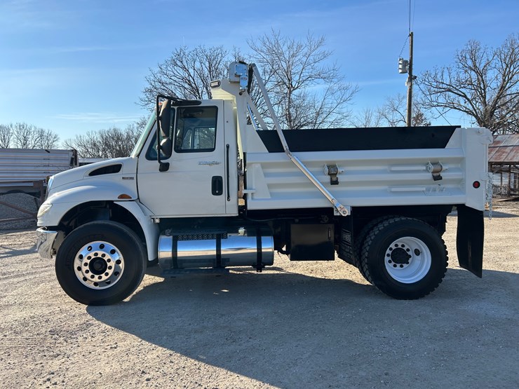 2013-international-durastar-4400-image-5