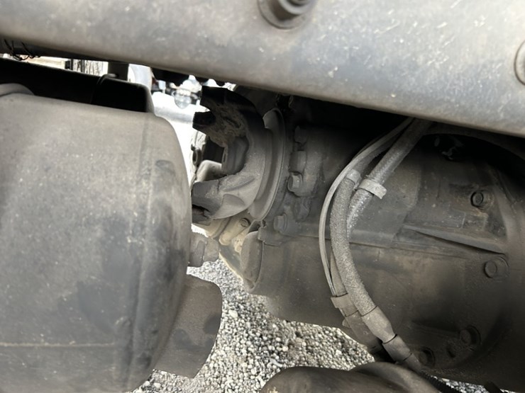 2014-peterbilt-320-image-42