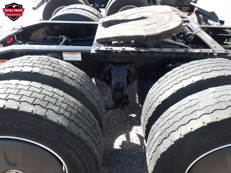 2024-freightliner-cascadia-126-image-8