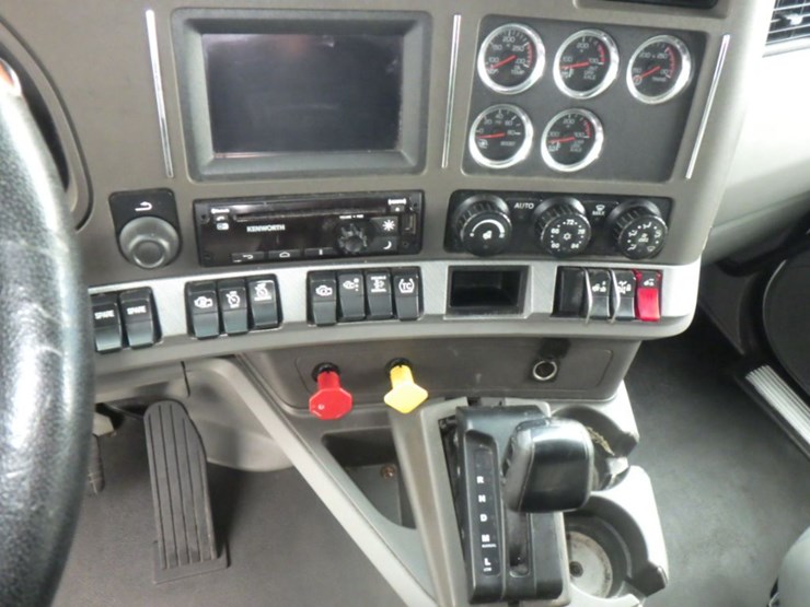 2017-kenworth-t680-image-19