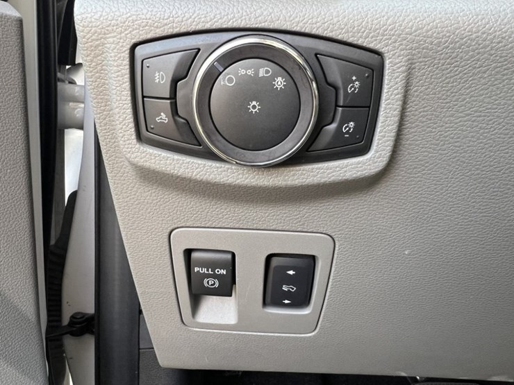 2017-ford-f150-xlt-image-29