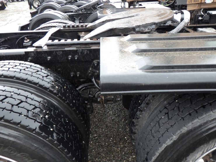 2017-peterbilt-579-image-6