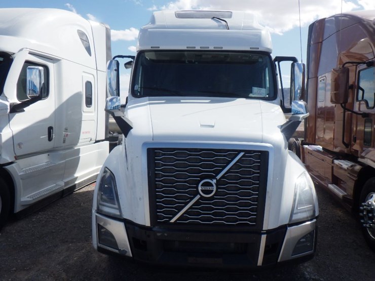 2023-volvo-vnl-760-image-2