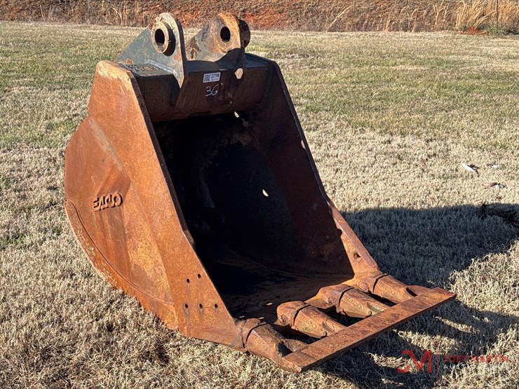 esco-36"-tooth-bucket-excavator-attachment-with-sand-foot-image-1