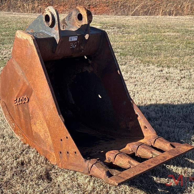 ESCO 36" TOOTH BUCKET EXCAVATOR ATTACHMENT WITH SAND FOOT