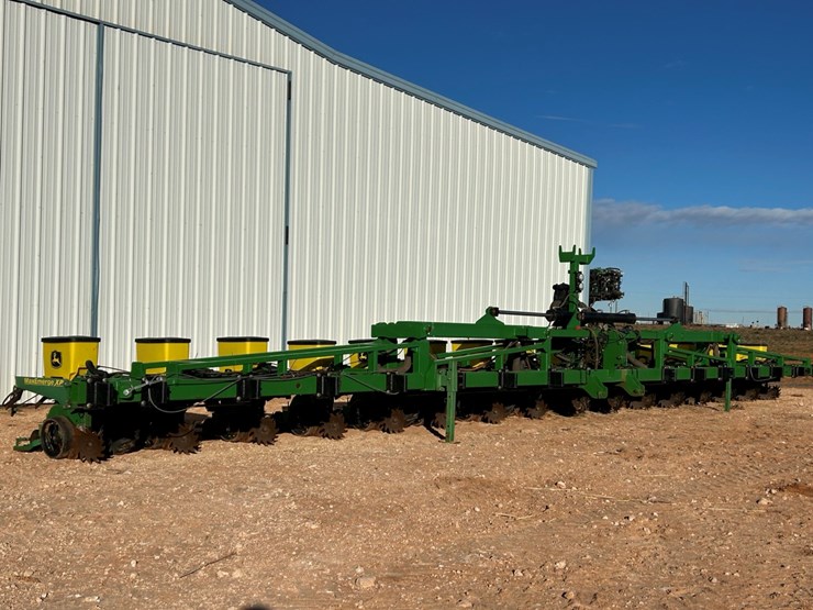 john-deere-1700-image-1