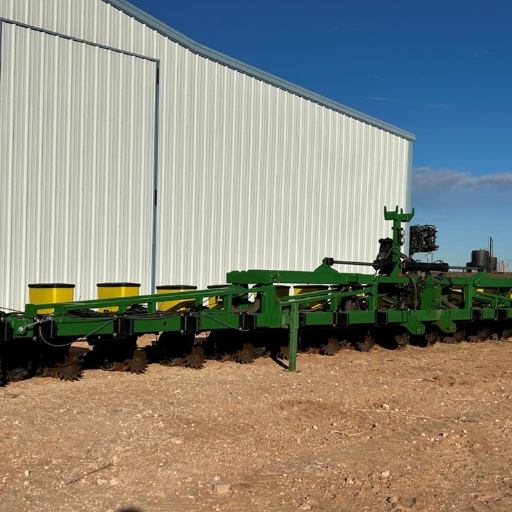 JOHN DEERE 1700