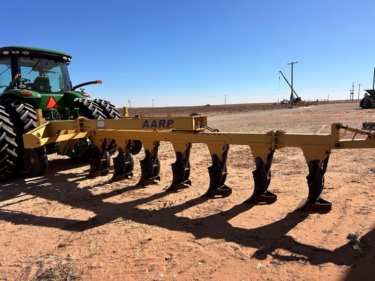 #77-•-2016-tatu-s-0499-image-3