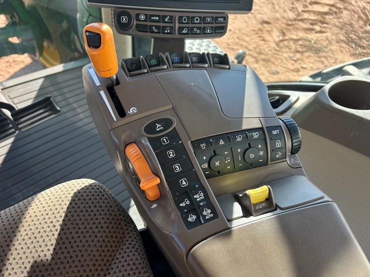 2020-john-deere-8345r-image-28