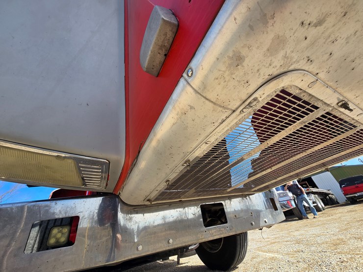 1997-peterbilt-377-image-88