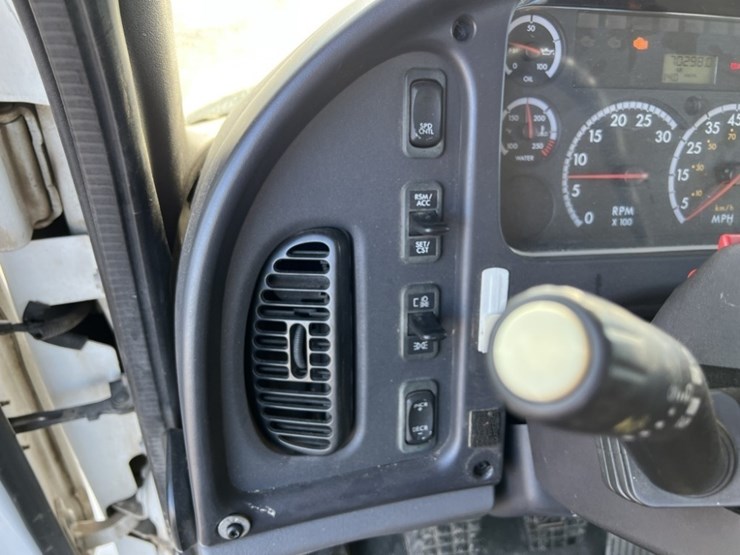 2015-freightliner-m2-s/a-bucket-truck-image-28