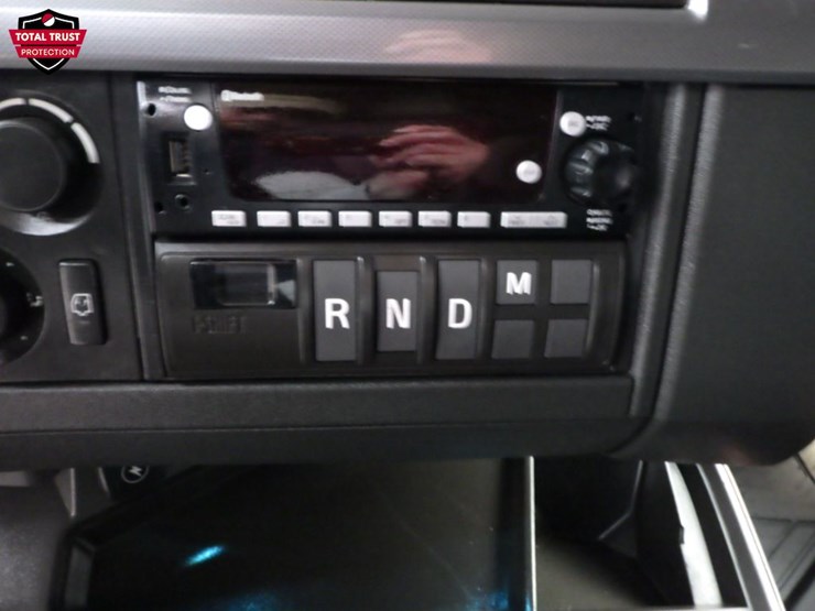 2025-volvo-vnl-760-image-18