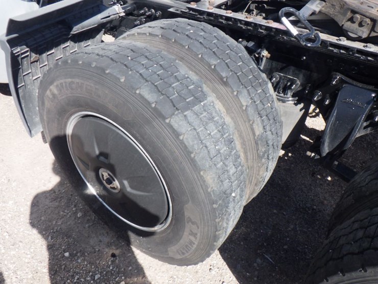 2024-freightliner-cascadia-126-image-13