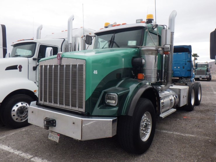 2013-kenworth-t800w-image-1